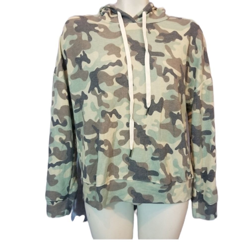 Everleigh Camo Hoodie Size Medium